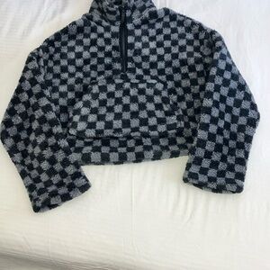 No Boundaries medium checkered black gray cropped Fleece Pullover